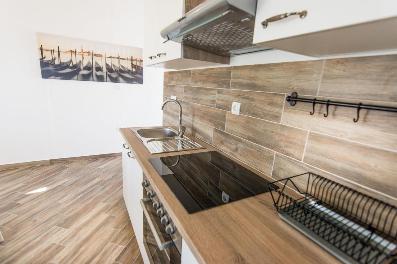 Ugrinici Apartments Tarragon מראה חיצוני תמונה