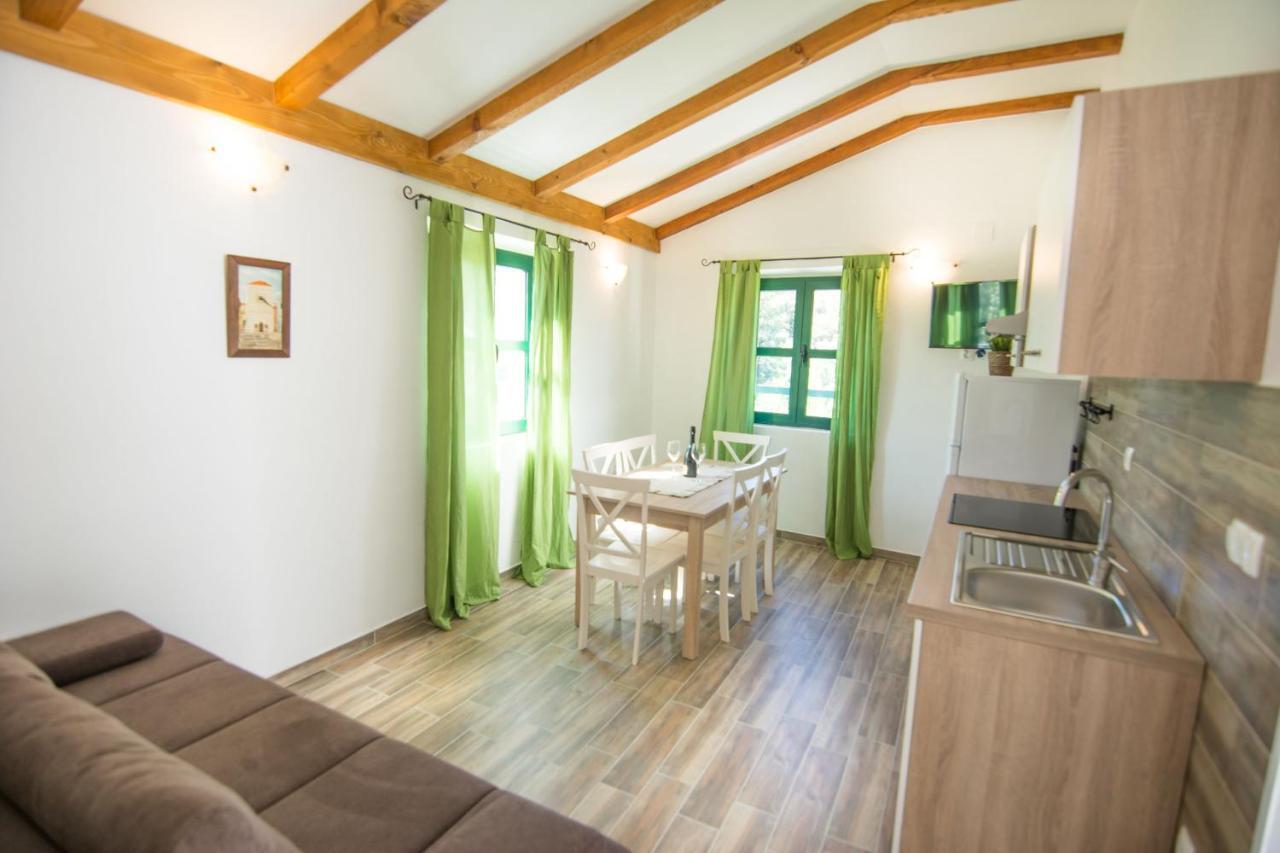 Ugrinici Apartments Tarragon מראה חיצוני תמונה