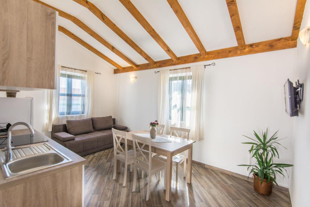 Ugrinici Apartments Tarragon מראה חיצוני תמונה