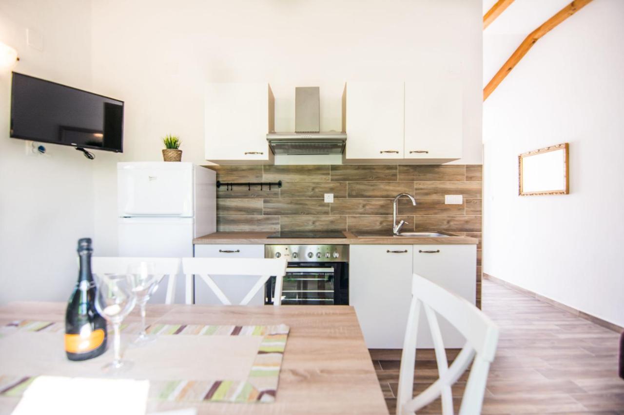 Ugrinici Apartments Tarragon מראה חיצוני תמונה