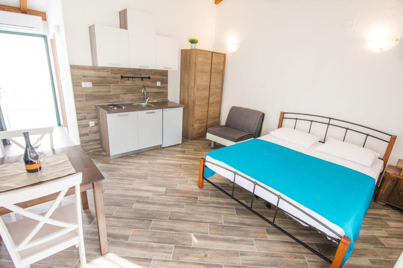 Ugrinici Apartments Tarragon מראה חיצוני תמונה