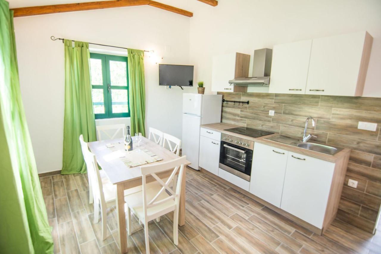 Ugrinici Apartments Tarragon מראה חיצוני תמונה
