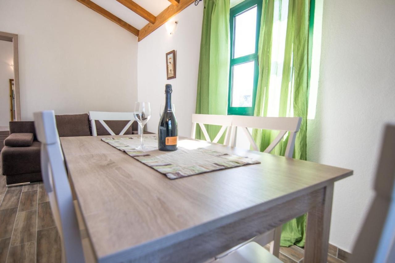Ugrinici Apartments Tarragon מראה חיצוני תמונה