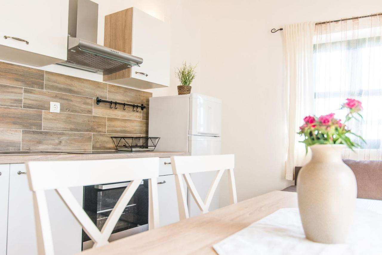Ugrinici Apartments Tarragon מראה חיצוני תמונה