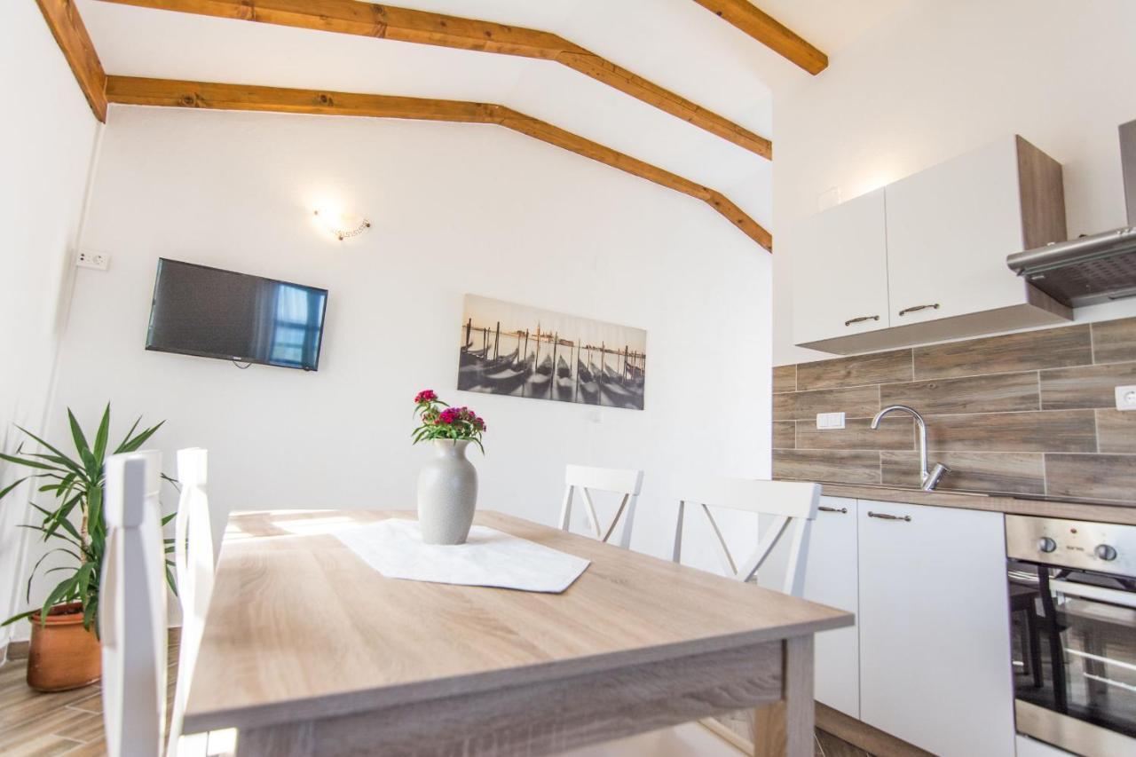 Ugrinici Apartments Tarragon מראה חיצוני תמונה