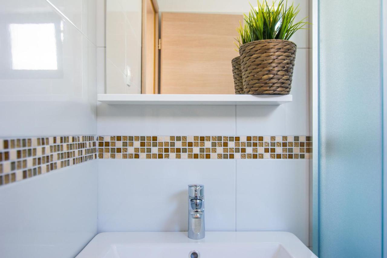 Ugrinici Apartments Tarragon מראה חיצוני תמונה