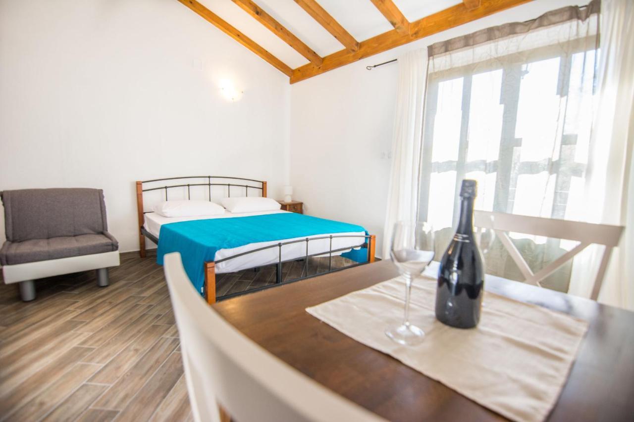 Ugrinici Apartments Tarragon מראה חיצוני תמונה