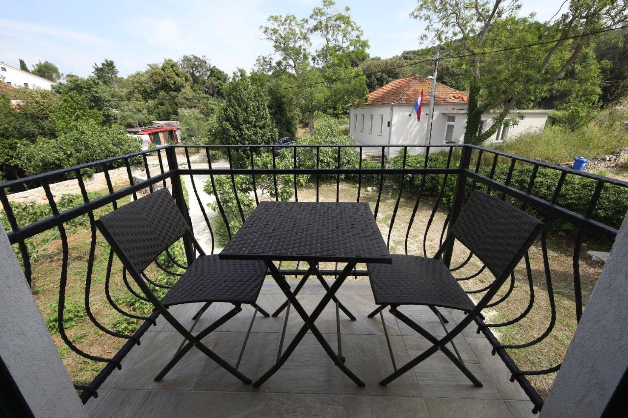 Ugrinici Apartments Tarragon מראה חיצוני תמונה